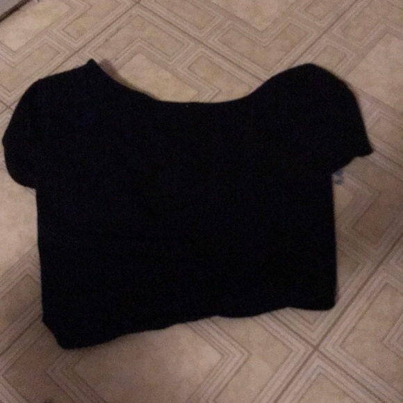 I’m selling a black crop top shirt - Picture 3 of 3